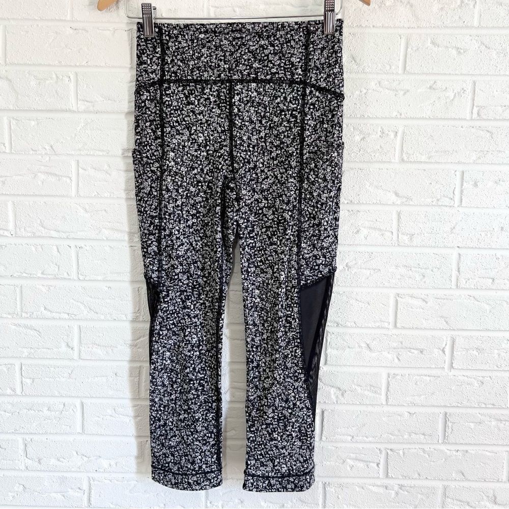 Lululemon Sole Training Crop Daisy Dust Alpine White Black Size 4